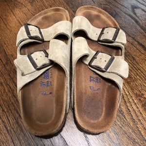 Birkenstock’s Open Toe Sandal. Beige. Size 37.